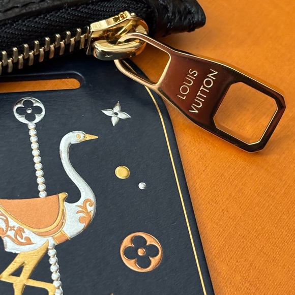 ๐ฅโฃ๏ธ๐ฅ2024 Authentic Louis Vuitton Monogram Empreinte Leather Wristlet - Picture 6 of 9